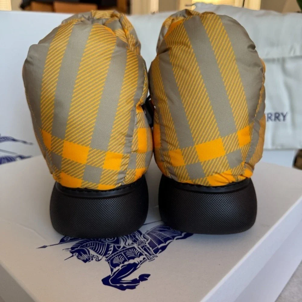 Burberry MEN'S Hunter Check Drawstring Pillow Padded Snow Boots, Sz‎ 42